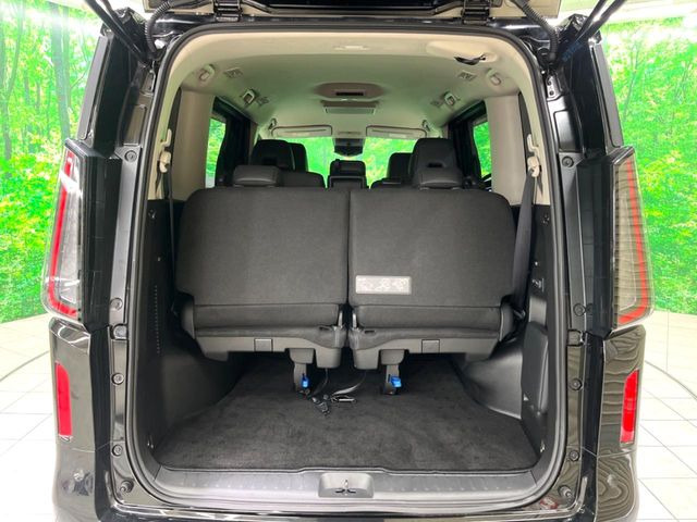 ���i�̂���������ʋ΁A���}���ɏ\���ȉ׎��X�y�[�X���m�ۂ��Ă���܂��B�Z�J���h�V�[�g��|���ƁA�傫�ȉו��̐ύڂ��\�ł���