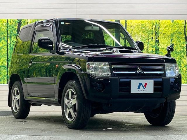 高透明度のガラス皮膜で撥水はもちろん、上質なツヤ・光沢を実現。紫外線や酸性雨から大切な愛車を保護し、色あせ・劣化を防止。「弾スプラッシュコート」、「弾プリミッサコート」からお選びいただけます。