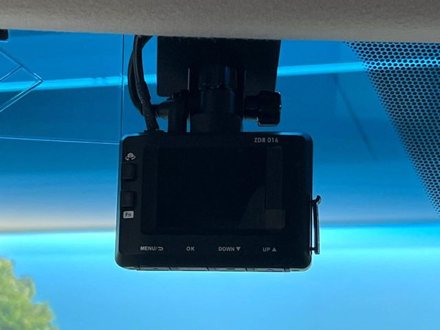 【ドライブレコーダー】ドライブレコーダー装備!走行中はもちろん、あおり運転や事故に遭遇した際、映像で記録し、万一のリスクに備えます。※記録用SDカードはお客様ご自身でご準備いただく必要があります。