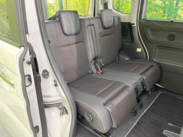 後部座席も気になるようなキズ・汚れやへたり等、大きなダメージはなく、良好な状態です。