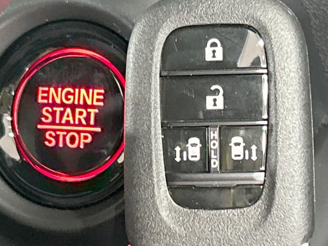 �yHonda�X�}�[�g�L�[�z�J�o����|�P�b�g�ɓ��ꂽ�܂܂ł��h�A�̎{���E�������\�ȃX�}�[�g�L�[�𑕔��B�G���W���̃I���E�I�t�����J�M�����o���K�v����������Ƃ��Ă��֗��ł���