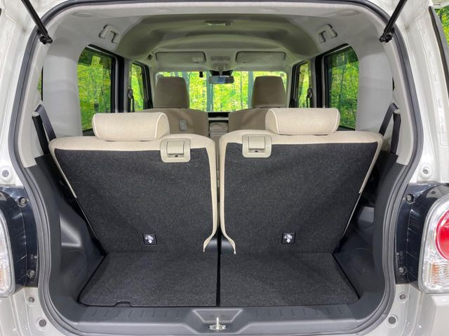 普段のお買い物や通勤、送迎等に十分な荷室スペースを確保しております。セカンドシートを倒すと、大きな荷物の積載も可能です♪