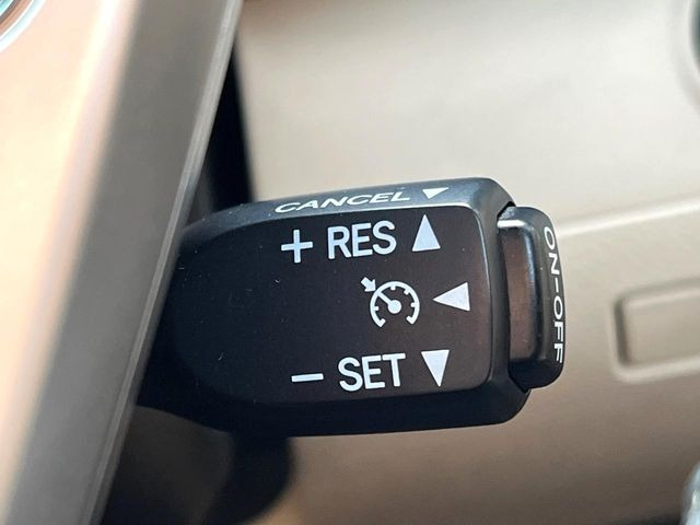 【クルーズコントロール】高速道路もラクラク走行。アクセルを離しても一定速度で走行ができ、長距離運転時の負担を軽減!加速・減速も簡単なスイッチ操作で調整できます。