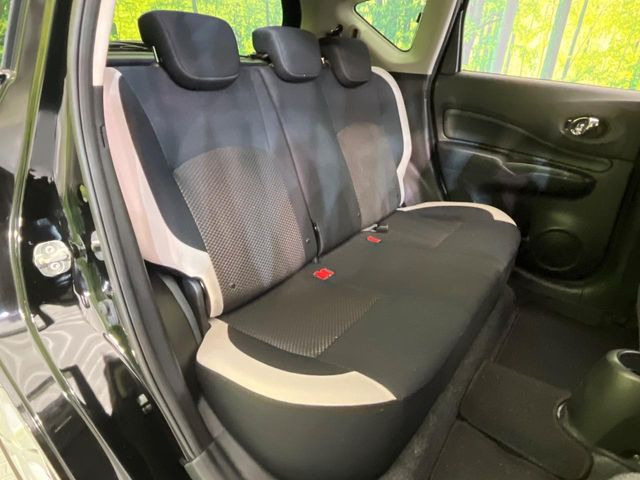 後部座席も気になるようなキズ・汚れやへたり等、大きなダメージはなく、良好な状態です。