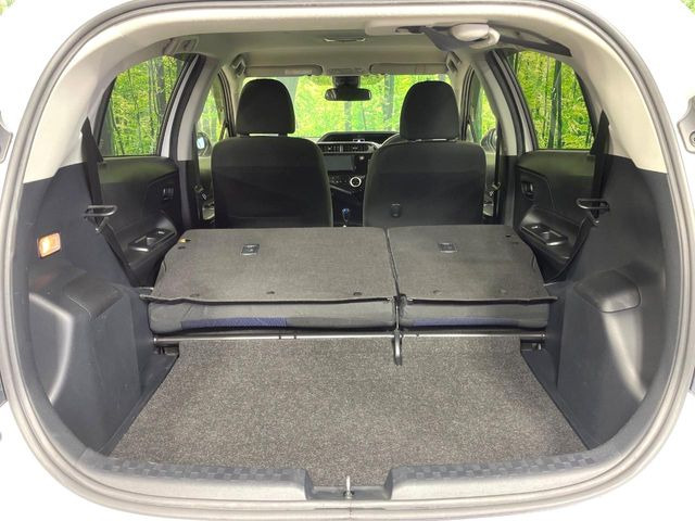 ���i�̂���������ʋ΁A���}���ɏ\���ȉ׎��X�y�[�X���m�ۂ��Ă���܂��B�Z�J���h�V�[�g��|���ƁA�傫�ȉו��̐ύڂ��\�ł���