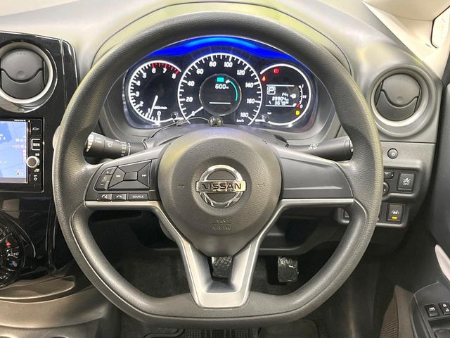 ステアリングも使用感が少なく、きれいな状態となっております♪