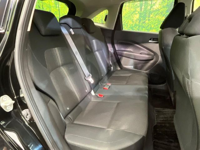 後部座席も気になるようなキズ・汚れやへたり等、大きなダメージはなく、良好な状態です。
