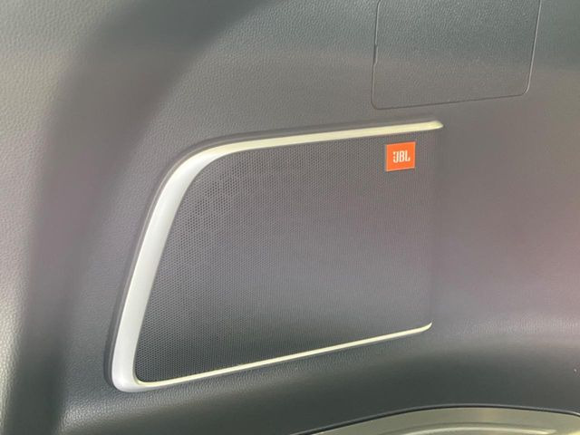 �yJBL�T�E���h�V�X�e���z���[�J�[�I�v�V�����̍��i�ʃT�E���h�V�X�e���𓋍ځB��p�̃`���[�j���O���{���ꂽ�召�l�X�ȃX�s�[�J�[����ǎ��ȃT�E���h���t�ł��A�Տꊴ���ӂ�鉹����Ԃ����o���܂��B