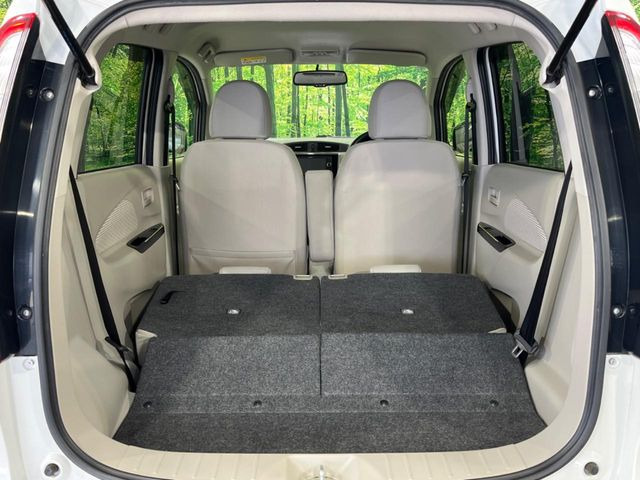 ���i�̂���������ʋ΁A���}���ɏ\���ȉ׎��X�y�[�X���m�ۂ��Ă���܂��B�Z�J���h�V�[�g��|���ƁA�傫�ȉו��̐ύڂ��\�ł���