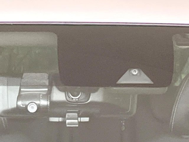 �y�G�}�[�W�F���V�[�u���[�L�z���s���ɑO���̎ԗ�����F�����A�Փ˂������Ȏ��͌x��ƃu���[�L�ŏՓˉ���Ɣ�Q�y�����A�V�X�g�B�����S�Ƀh���C�u�����y���݂��������܂��B