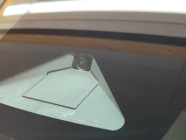 �y�z���_�Z���V���O�z���s���ɑO���̎ԗ�����F�����A�Փ˂������Ȏ��͌x��ƃu���[�L�ŏՓˉ���Ɣ�Q�y�����A�V�X�g�B�����S�Ƀh���C�u�����y���݂��������܂��B