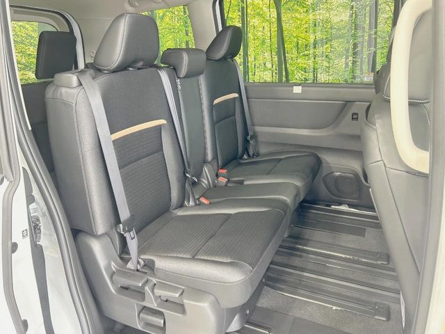 ���i���ȃI���W�i���t���A�}�b�g���I�v�V�����ɂĂ��p�ӂ��Ă���܂��B���D���ȃf�U�C����J���[�����Ԃɍ��킹�đI��ł����������Ƃ��ł��܂���