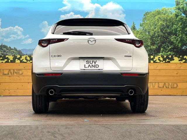 安心の最長10年・走行無制限保証(有償)をご用意。保証内容も充実はもちろん、無料点検&オイル交換や、年中無休の全国・24時間ロードサービスも付帯されておりますのでご安心下さい。