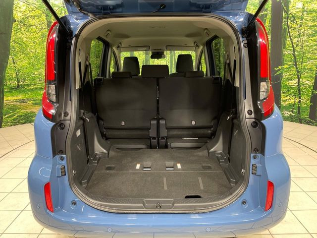 ���i�̂���������ʋ΁A���}���ɏ\���ȉ׎��X�y�[�X���m�ۂ��Ă���܂��B�Z�J���h�V�[�g��|���ƁA�傫�ȉו��̐ύڂ��\�ł���