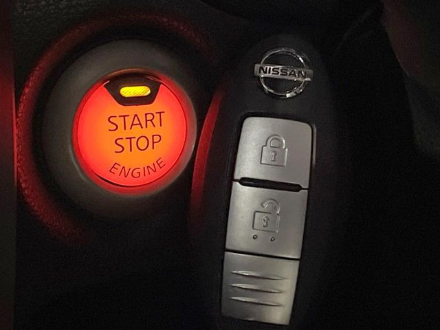 【キーレス】少し離れた場所からでもボタン一つでドアの開錠・施錠ができるのでとっても便利!ドアの鍵穴周りに傷をつけることもありません♪