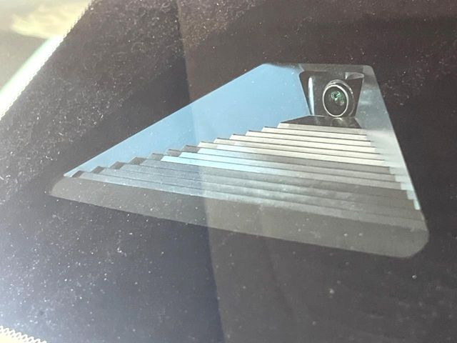 �y�z���_�Z���V���O�z���s���ɑO���̎ԗ�����F�����A�Փ˂������Ȏ��͌x��ƃu���[�L�ŏՓˉ���Ɣ�Q�y�����A�V�X�g�B�����S�Ƀh���C�u�����y���݂��������܂��B