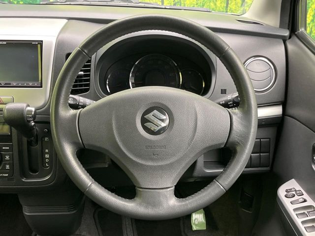 �y�����v�����X�e�A�����O�z�㎿�Ȋv���g�p���邱�ƂŁA��ɂ����������݂ƂĂ��^�]���₷���n���h���ł���