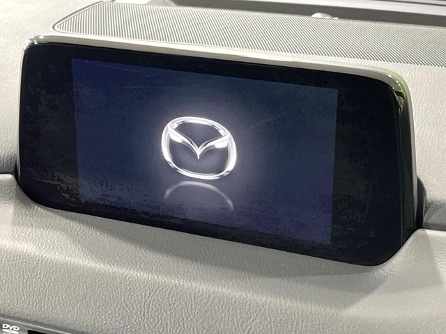 【マツダコネクトナビ】車内の雰囲気にマッチした一体型タイプのナビ。各種車輌設定やBluetooth再生等、様々な機能が楽しめます。直感的なダイヤル操作が可能で、使い勝手も良好です。