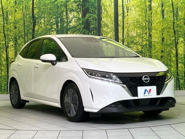 高透明度のガラス皮膜で撥水はもちろん、上質なツヤ・光沢を実現。紫外線や酸性雨から大切な愛車を保護し、色あせ・劣化を防止。「弾スプラッシュコート」、「弾プリミッサコート」からお選びいただけます。