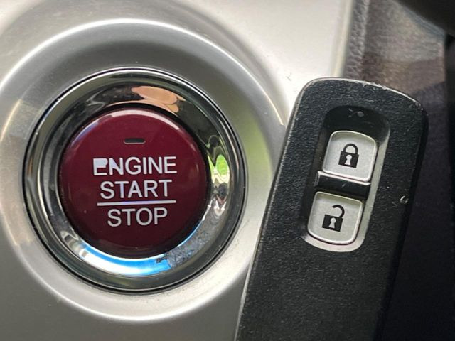 �yHonda�X�}�[�g�L�[�z�J�o����|�P�b�g�ɓ��ꂽ�܂܂ł��h�A�̎{���E�������\�ȃX�}�[�g�L�[�𑕔��B�G���W���̃I���E�I�t�����J�M�����o���K�v����������Ƃ��Ă��֗��ł���