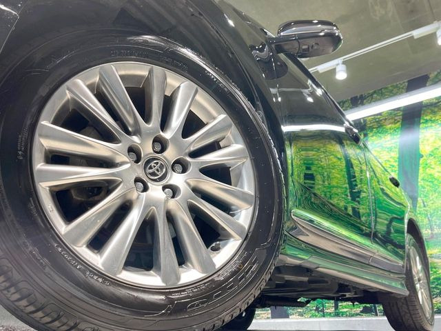 �y����18�C���`�A���~�z�C�[���z�O�ςɃ}�b�`���������A���~�z�C�[���𑕒����Ă���܂��B�e��ЊO�A���~�z�C�[����A�X�^�b�h���X�^�C�����戵�����Ă���܂��B���񂲑��k����������