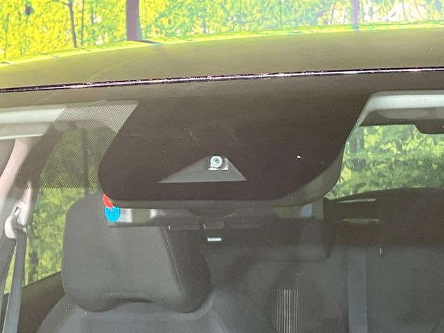 【インテリジェントエマージェンシーブレーキ】フロントカメラで前方の車両や歩行者を検知。衝突しそうな時は衝突被害軽減ブレーキが作動、衝突回避をサポート。より安全にドライブをお楽しみいただけます。