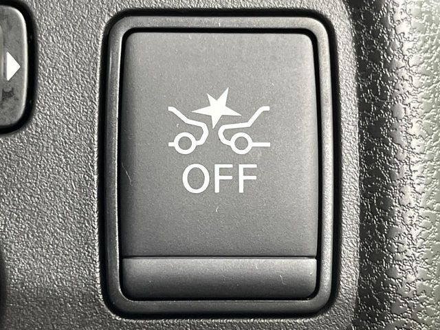 【インテリジェントエマージェンシーブレーキ】フロントカメラで前方の車両や歩行者を検知。衝突しそうな時は衝突被害軽減ブレーキが作動、衝突回避をサポート。より安全にドライブをお楽しみいただけます。