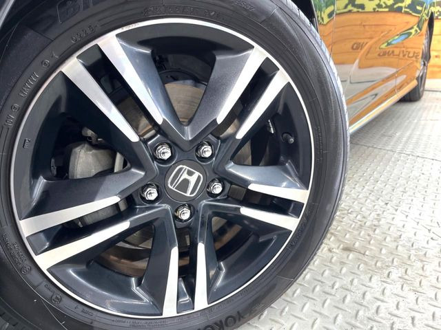 �y����17�C���`�A���~�z�C�[���z�O�ςɃ}�b�`���������A���~�z�C�[���𑕒����Ă���܂��B�e��ЊO�A���~�z�C�[����A�X�^�b�h���X�^�C�����戵�����Ă���܂��B���񂲑��k����������