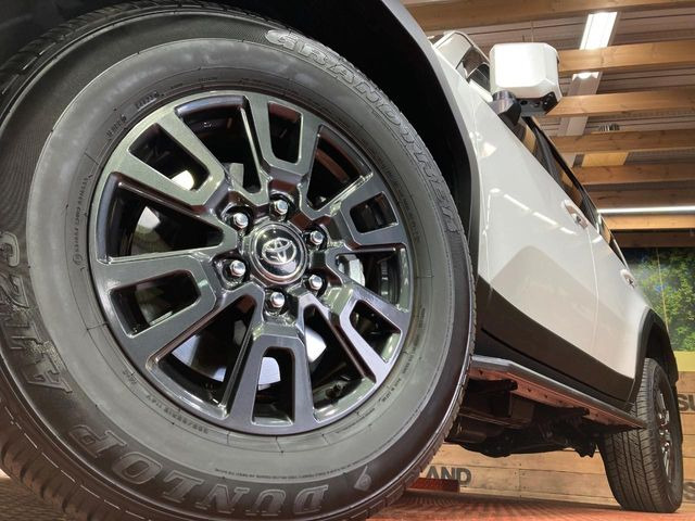 �y����18�C���`�A���~�z�C�[���z�O�ςɃ}�b�`���������A���~�z�C�[���𑕒����Ă���܂��B�e��ЊO�A���~�z�C�[����A�X�^�b�h���X�^�C�����戵�����Ă���܂��B���񂲑��k����������