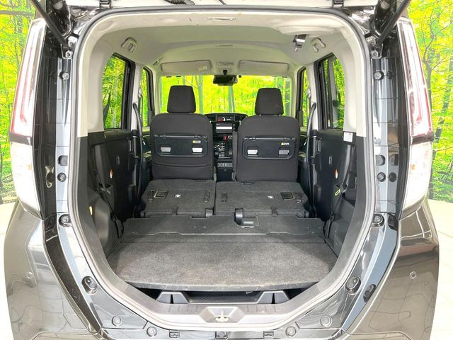 普段のお買い物や通勤、送迎等に十分な荷室スペースを確保しております。セカンドシートを倒すと、大きな荷物の積載も可能です♪