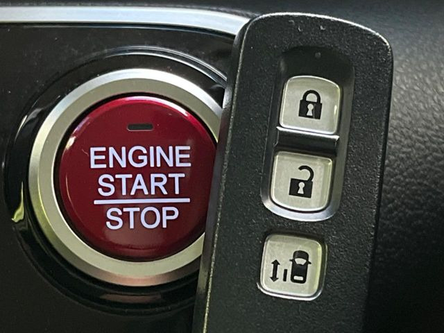 �yHonda�X�}�[�g�L�[�z�J�o����|�P�b�g�ɓ��ꂽ�܂܂ł��h�A�̎{���E�������\�ȃX�}�[�g�L�[�𑕔��B�G���W���̃I���E�I�t�����J�M�����o���K�v����������Ƃ��Ă��֗��ł���