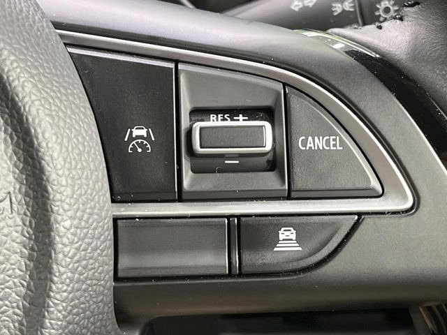 【アダプティブクルーズコントロール】高速道路での長距離走行が楽に!!自動で速度を保つクルーズコントロールが、衝突軽減システムと連携し、前方の車両を感知して車間を保つように速度調節してくれます!!