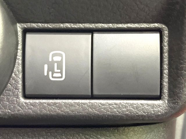 【パワースライドドア】スマートキーや運転席のスイッチでスライドドアの開閉が可能♪電動だから力を入れてドアを開ける必要が無く、小さいお子様でも、重い荷物を持っている時もラクに開け閉めできます♪