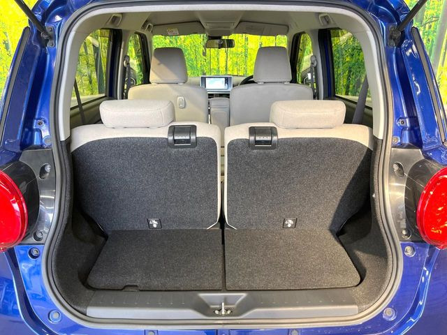 ���i�̂���������ʋ΁A���}���ɏ\���ȉ׎��X�y�[�X���m�ۂ��Ă���܂��B�Z�J���h�V�[�g��|���ƁA�傫�ȉו��̐ύڂ��\�ł���