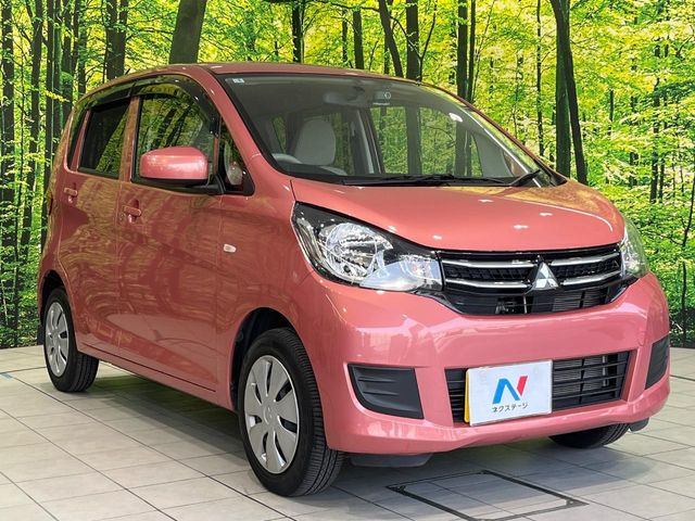 高透明度のガラス皮膜で撥水はもちろん、上質なツヤ・光沢を実現。紫外線や酸性雨から大切な愛車を保護し、色あせ・劣化を防止。「弾スプラッシュコート」、「弾プリミッサコート」からお選びいただけます。