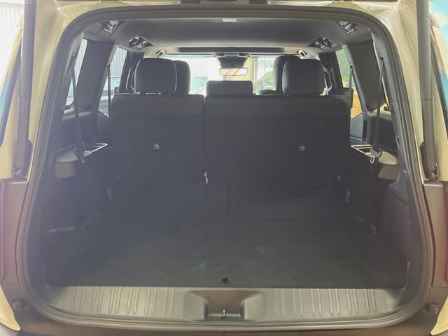 ���i�̂���������ʋ΁A���}���ɏ\���ȉ׎��X�y�[�X���m�ۂ��Ă���܂��B�Z�J���h�V�[�g��|���ƁA�傫�ȉו��̐ύڂ��\�ł���