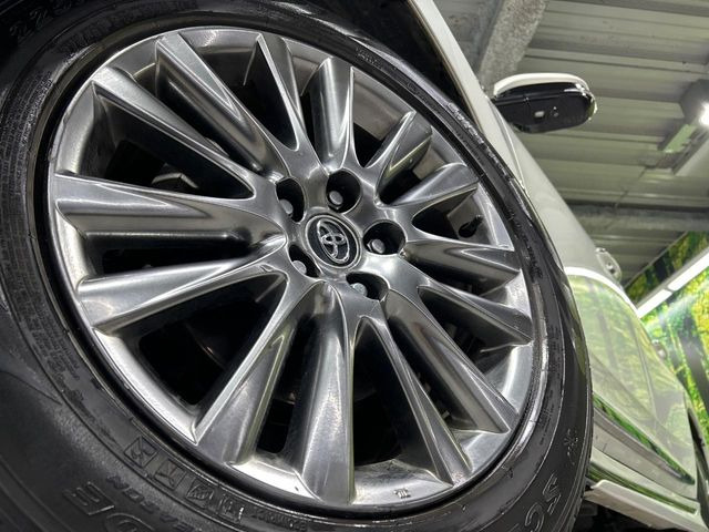 �y����18�C���`�A���~�z�C�[���z�O�ςɃ}�b�`���������A���~�z�C�[���𑕒����Ă���܂��B�e��ЊO�A���~�z�C�[����A�X�^�b�h���X�^�C�����戵�����Ă���܂��B���񂲑��k����������