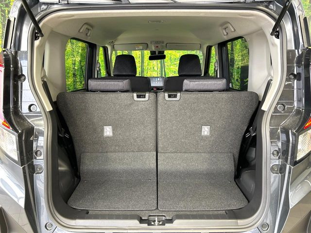 ���i�̂���������ʋ΁A���}���ɏ\���ȉ׎��X�y�[�X���m�ۂ��Ă���܂��B�Z�J���h�V�[�g��|���ƁA�傫�ȉו��̐ύڂ��\�ł���