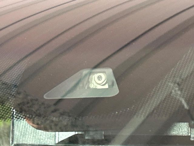 �y�z���_�Z���V���O�z���s���ɑO���̎ԗ�����F�����A�Փ˂������Ȏ��͌x��ƃu���[�L�ŏՓˉ���Ɣ�Q�y�����A�V�X�g�B�����S�Ƀh���C�u�����y���݂��������܂��B