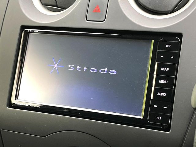 【ナビゲーション】使いやすいナビで目的地までしっかり案内してくれます。各種オーディオ再生機能も充実しており、お車の運転がさらに楽しくなります!!