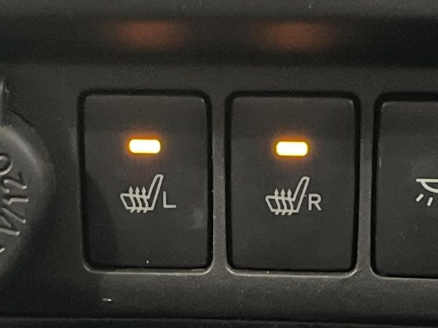 【シートヒーター】寒い日に重宝するシートヒーター!エアコンより早く温まってくれるので寒がりの人も安心ですね♪エアコンの温風は乾燥するから苦手、という方にもをおすすめです。