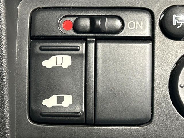 �y�p���[�X���C�h�h�A�z�X�}�[�g�L�[��^�]�Ȃ̃X�C�b�`�ŃX���C�h�h�A�̊J���\���d��������͂����ăh�A���J����K�v�������A���������q�l�ł��A�d���ו��������Ă��鎞�����N�ɊJ���߂ł��܂���