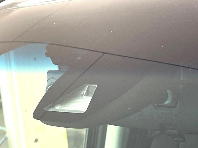 �y�z���_�Z���V���O�z���s���ɑO���̎ԗ�����F�����A�Փ˂������Ȏ��͌x��ƃu���[�L�ŏՓˉ���Ɣ�Q�y�����A�V�X�g�B�����S�Ƀh���C�u�����y���݂��������܂��B