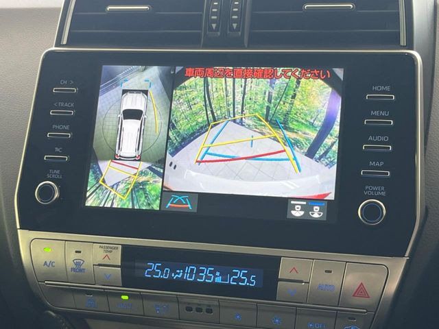 【パノラミックビューモニター】専用のカメラにより、上から見下ろしたような視点で360度クルマの周囲を確認することができます☆死角部分も確認しやすく、狭い場所での切り返しや駐車もスムーズに行えます。