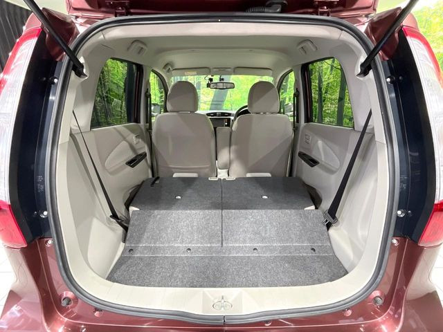 後席を格納すると、これだけの広さが!シーンに合わせたシートアレンジで、大きな荷物も積むことが出来ます♪