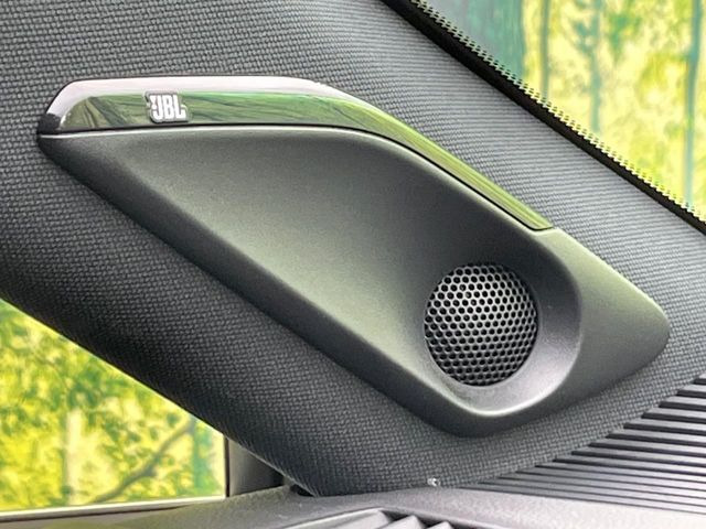 �yJBL�T�E���h�V�X�e���z���[�J�[�I�v�V�����̍��i�ʃT�E���h�V�X�e���𓋍ځB��p�̃`���[�j���O���{���ꂽ�召�l�X�ȃX�s�[�J�[����ǎ��ȃT�E���h���t�ł��A�Տꊴ���ӂ�鉹����Ԃ����o���܂��B