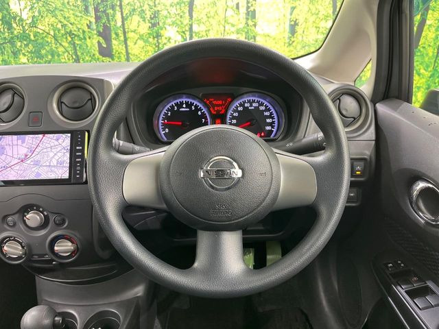 ステアリングも使用感が少なく、きれいな状態となっております♪