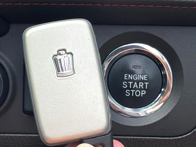 �y�X�}�[�g�L�[�z�J�o����|�P�b�g�ɓ��ꂽ�܂܂ł��h�A�̎{���E�������\�ȃX�}�[�g�L�[�𑕔��B�G���W���̃I���E�I�t�����J�M�����o���K�v����������Ƃ��Ă��֗��ł���