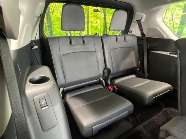 3列目シートはもちろん状態良好☆大人でもゆったりと座って頂けますので、大人数でのお出かけもラクラクです♪ご家族で、気の知れた仲間で、ドライブに行くのが楽しみですね♪