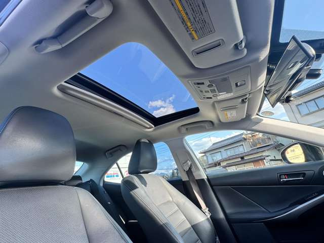 IS300h バージョンL 4WD